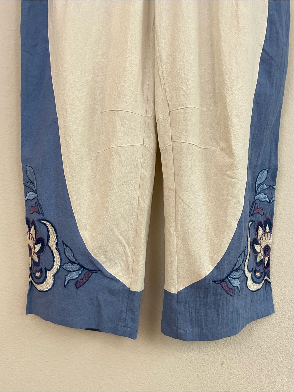 Umgee Floral Embroidered Barrel Pull On Pant Size Medium Boho-Coastal - Picture 6 of 10